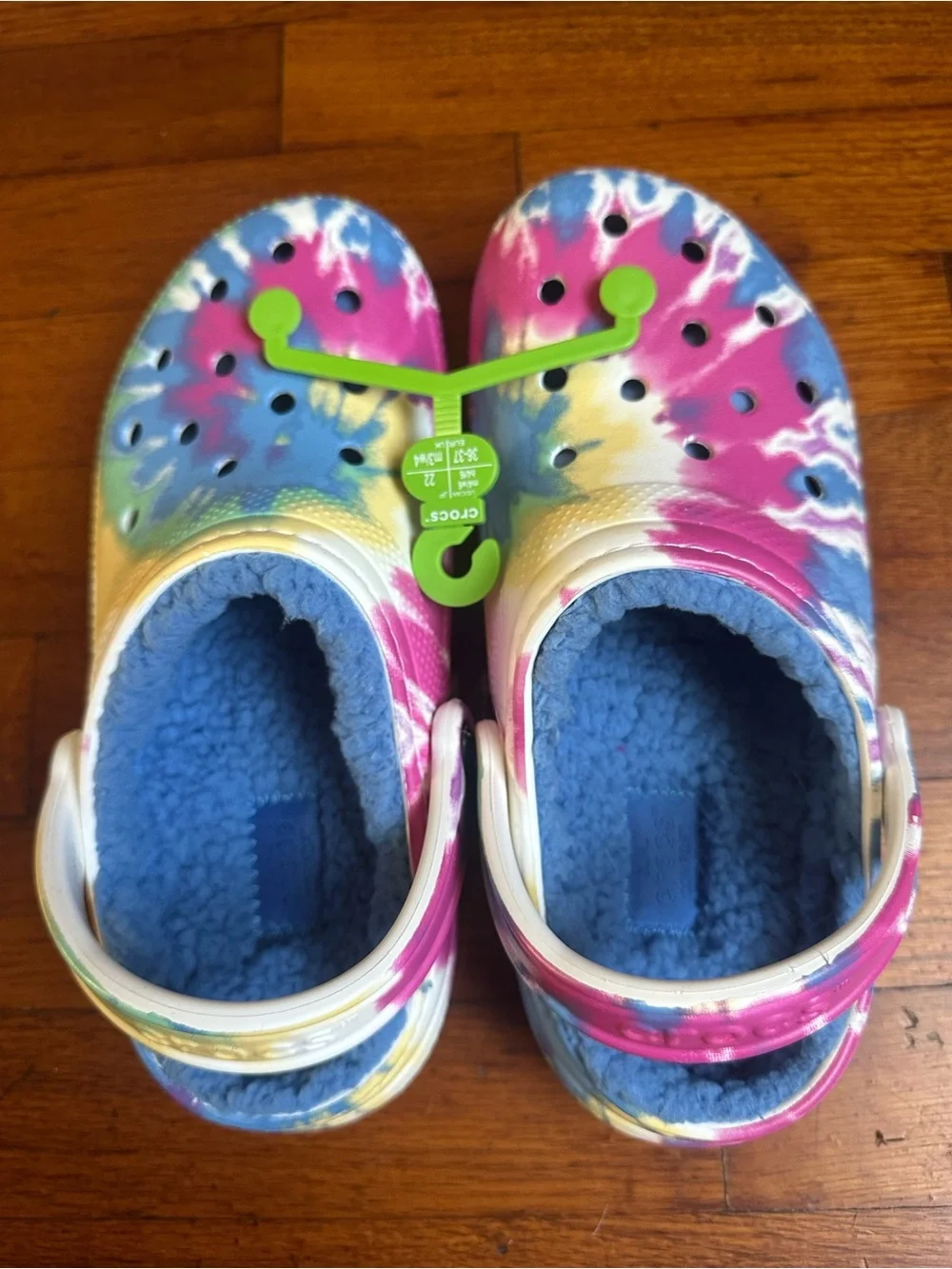 CROCS Kids Tie-Dye Fleece-Lined Clogs in Pink, Blue, Yellow size  m4/w6